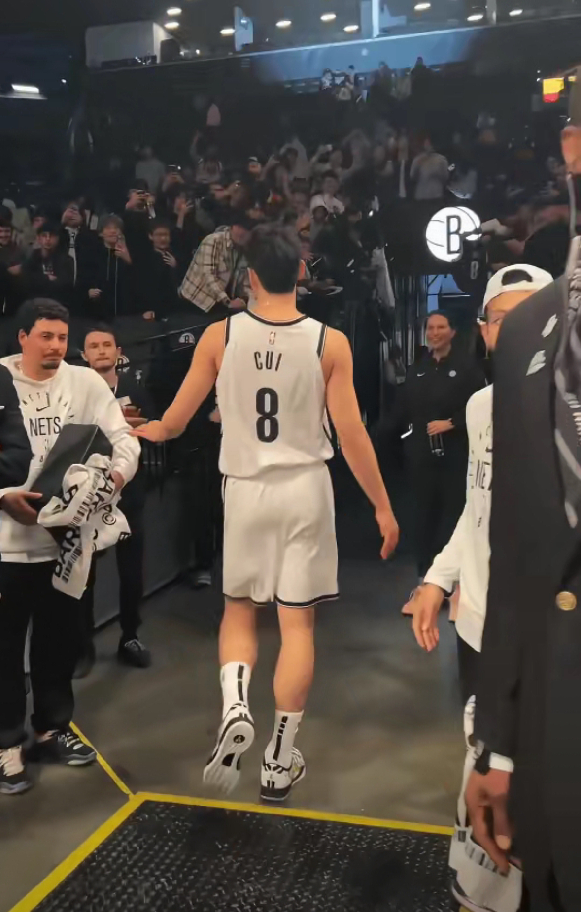 阿扎伦卡遭遇三持续失利,利物浦教练压力巨大!引发球迷热议的简单介绍 阿扎伦卡遭遇三持续失利,利物浦教练压力巨大!引发球迷热议的简单介绍