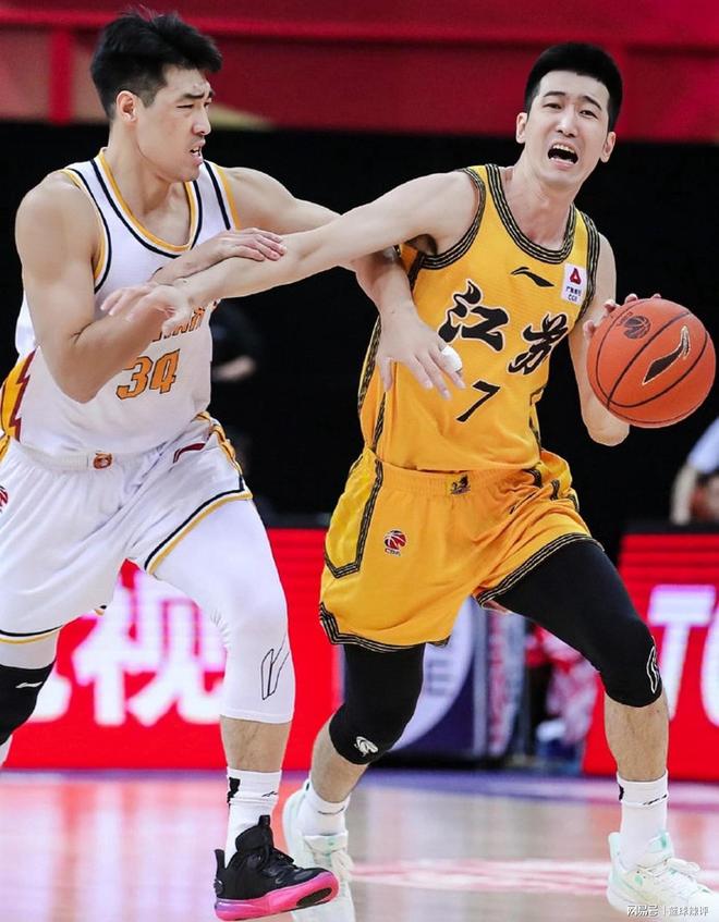 关于国际比赛日拜仁慕尼黑调整名单以备CBA季后赛，手感冰凉环节打磨，媒体盛赞，赛程密集仍需轮换的信息