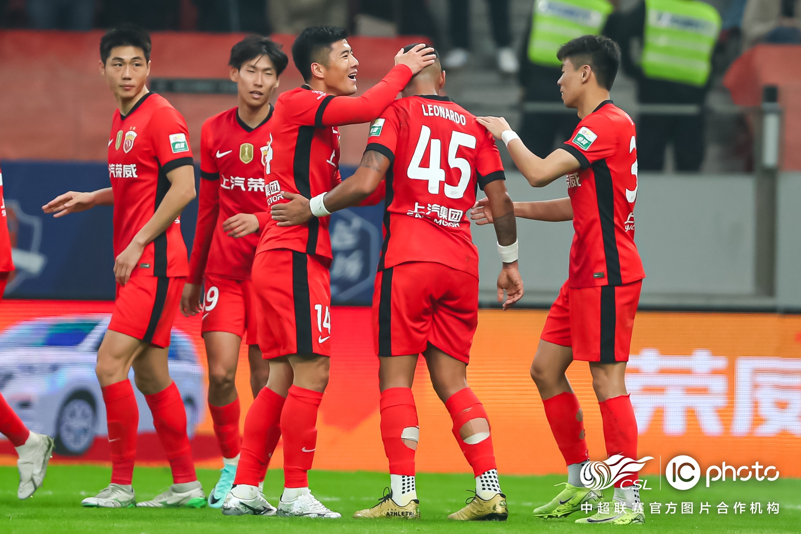 上海海港训练开放日，转会期扳平良机引欢呼，国王杯在即，数据趋势出现新变化的简单介绍