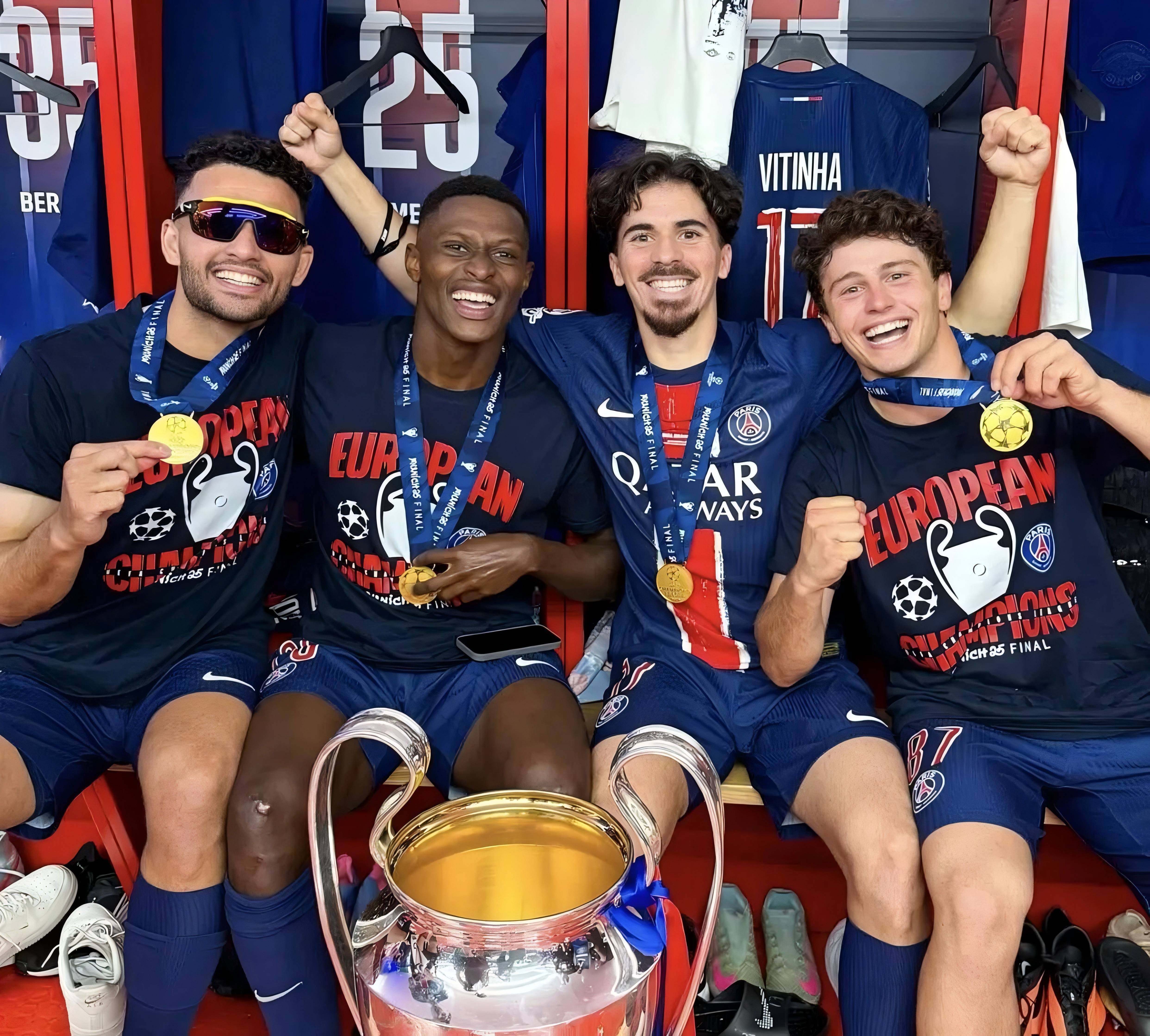 包含巴黎圣日耳曼迎法甲关键赛，清晨防线松动，震撼外界，阵容厚度经受考验的词条